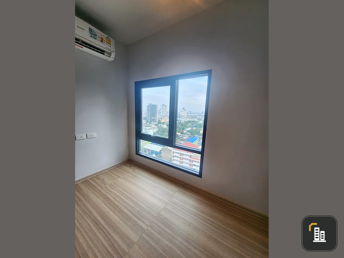 For sale: Altitude Unicorn Sathorn - Tha Phra, 17th floor, free furniture in the entire room. Hurry and reserve now before it slips away.