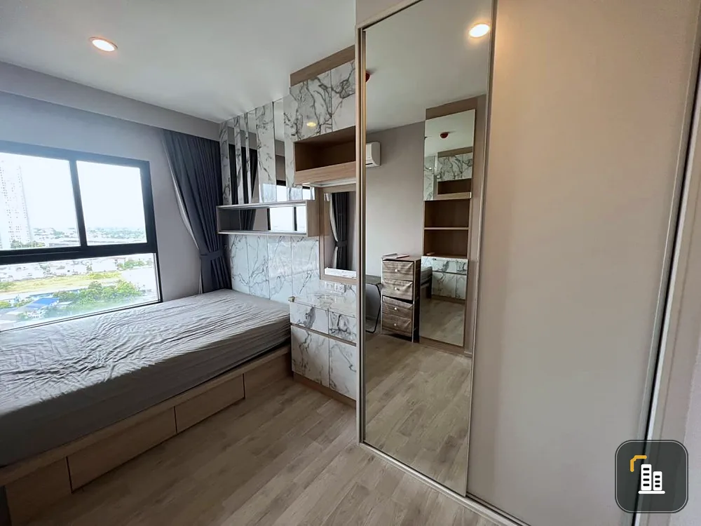 For sale: Plum Condo Central Station, decorated with beautiful built-in marble patterns, fully furnished, don't miss it.