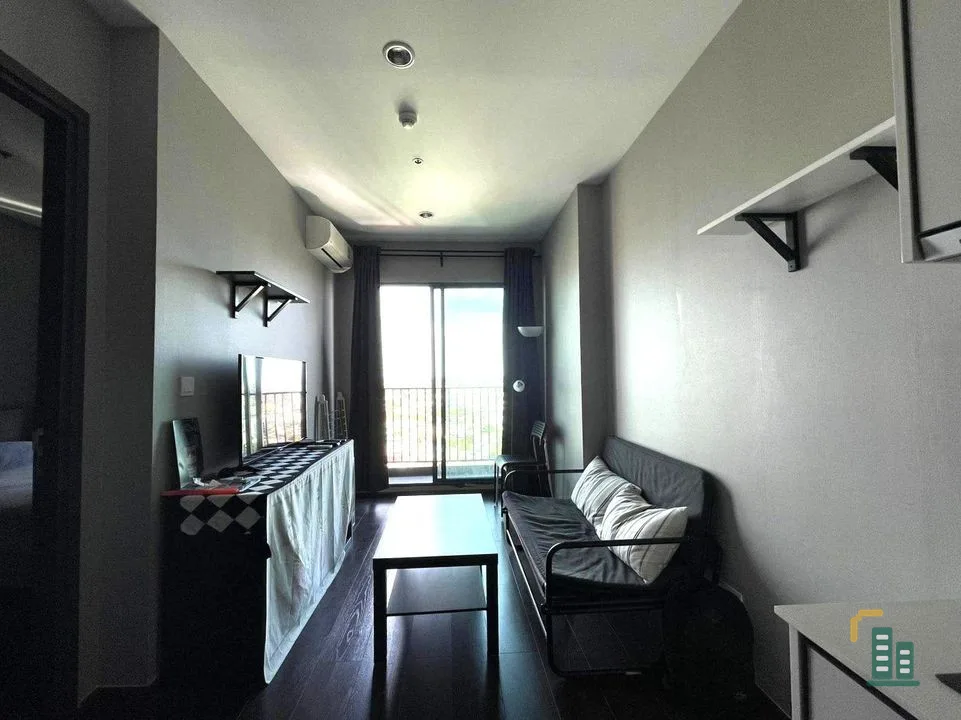 For rent, C Ekkamai, 22nd floor, luxury condo in the heart of the city. Decorated and ready to move in If you miss it, you'll regret it.