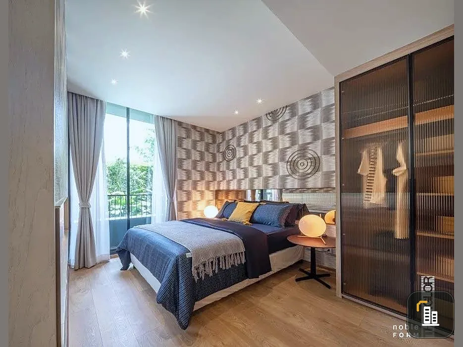 Down payment for sale, Noble Form Thonglor, 37th floor, spacious room, extremely luxurious, well furnished, hurry and reserve now.