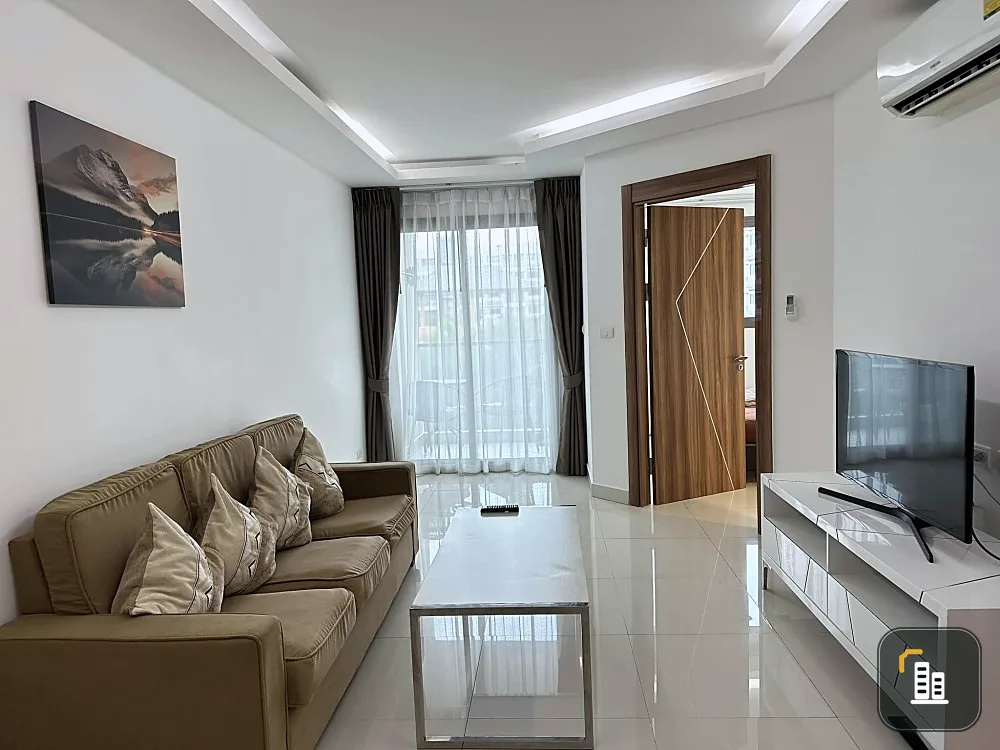 Condo for rent, Laguna Beach Resort 3 - The Maldives (Jomtien), pool view, right on the cover, not too crowded, don't miss it.