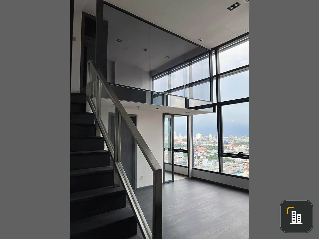 For sale: CONNER Ratchathewi, empty room, DUPLEX, 11th floor, very beautiful city view. Hurry and reserve now, great value.
