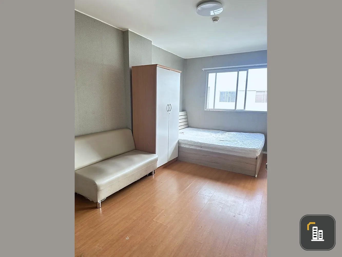 Condo for sale, Lumpini Township, Rangsit, Khlong 1, decorated with wallpaper, building view, very good price, you can own it now.