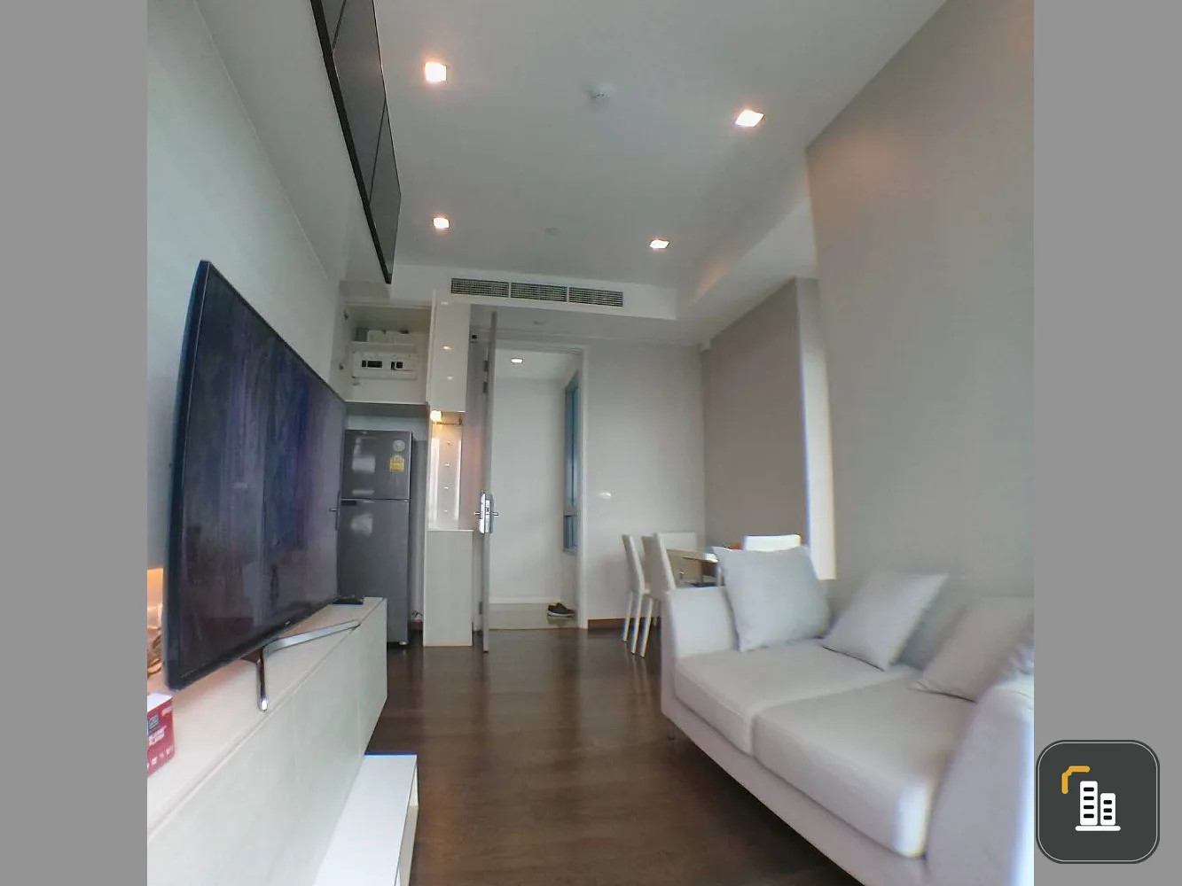 For rent, Q Asoke, 2 bedrooms, 34th floor, north side, corner room, fully furnished, ready to move in. Hurry and reserve now, don't miss it.