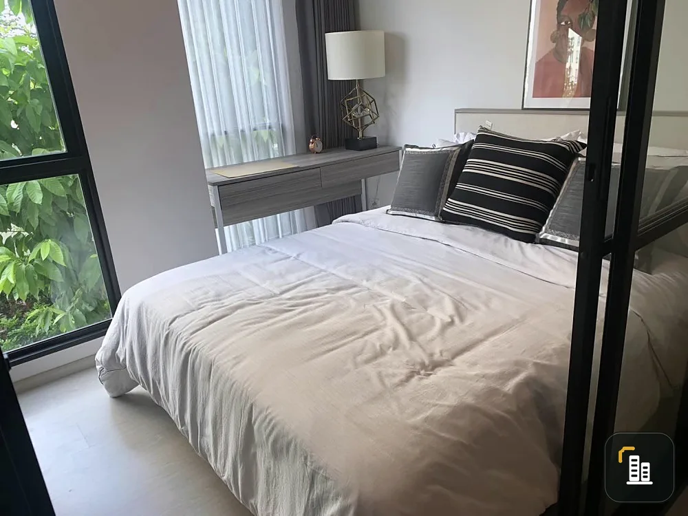 For rent: Unio Sukhumvit 72. The rooms are divided into proportions. Nice to sleep. The room is simply decorated. With a large TV, book now.