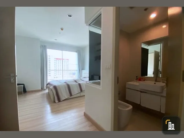 For sale, for rent, The Hotel Service, 15th floor, spacious room, comfortable, very livable. If interested, hurry and reserve now. Don't wait.