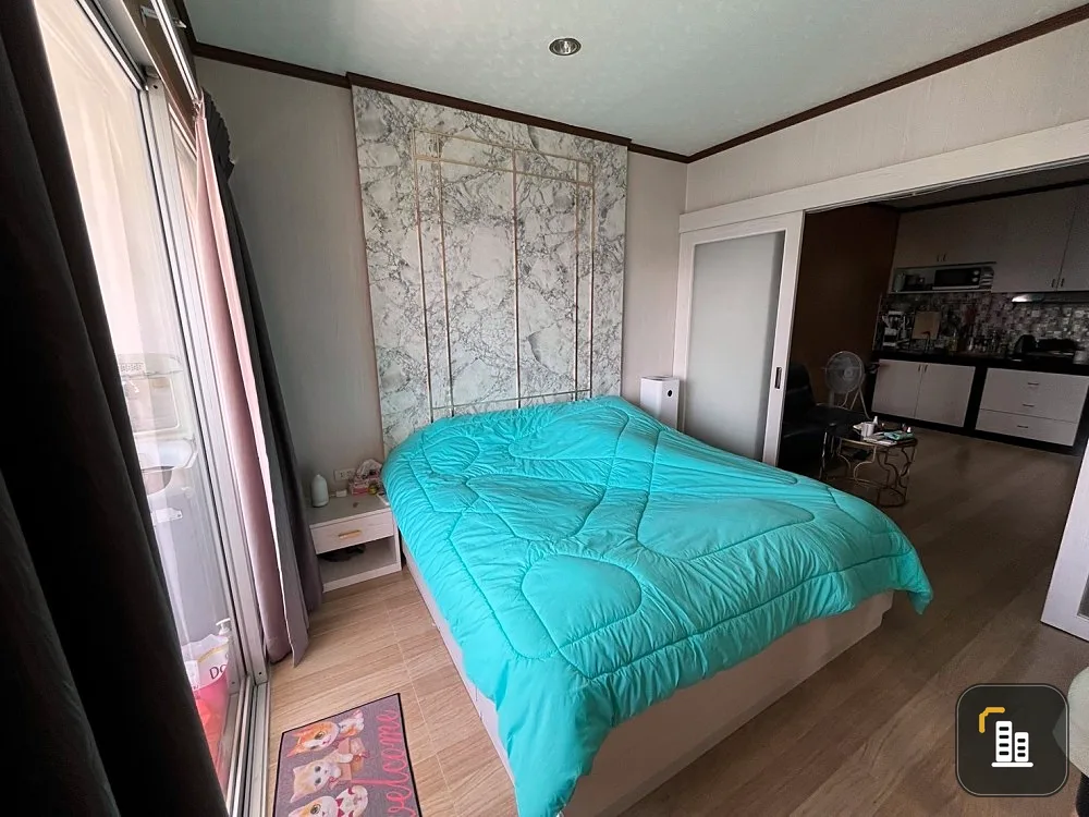 For sale: The Platinum, spacious room with usable space, great built-ins, fully furnished. Just come and move in.