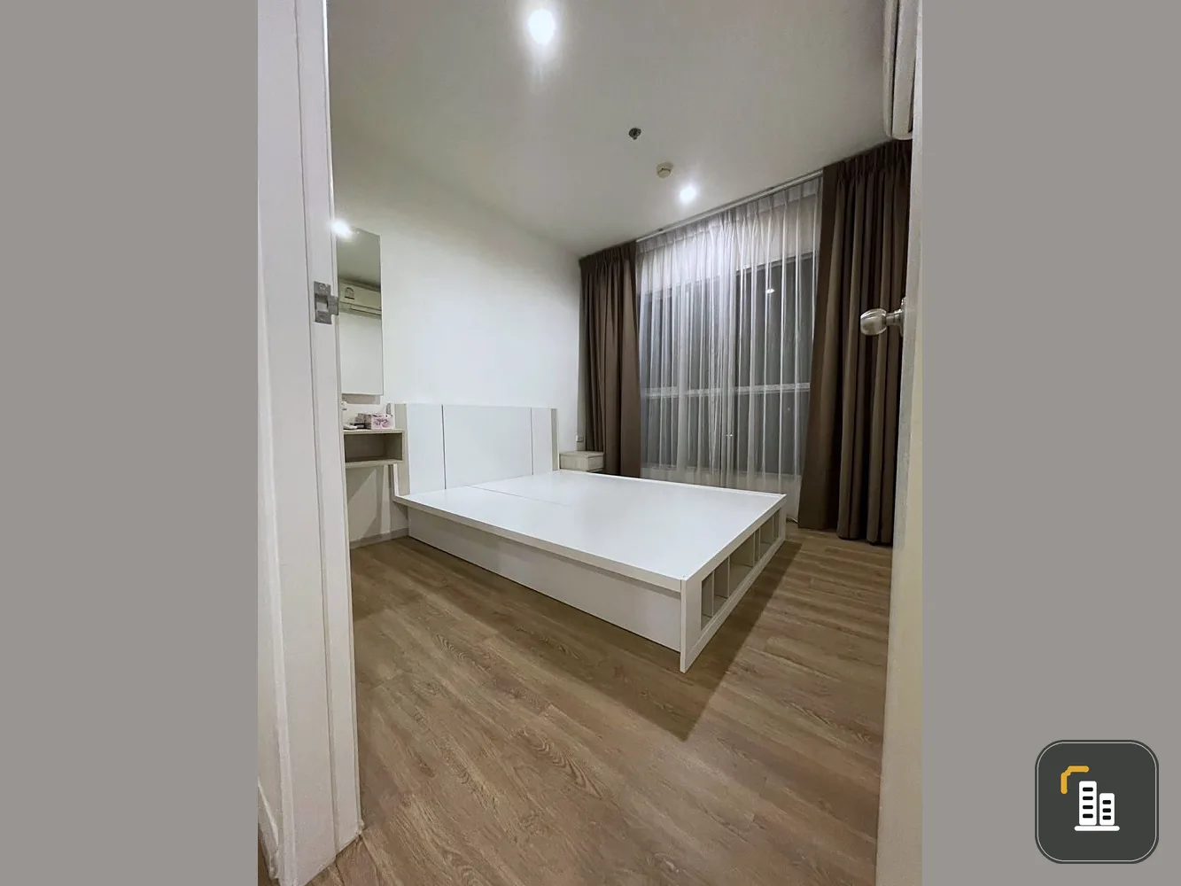 For sale: Aspire Sathorn-Taksin (Timber Zone), 23rd floor, good view, simple decorated room, nice to sleep. Just come and move in.