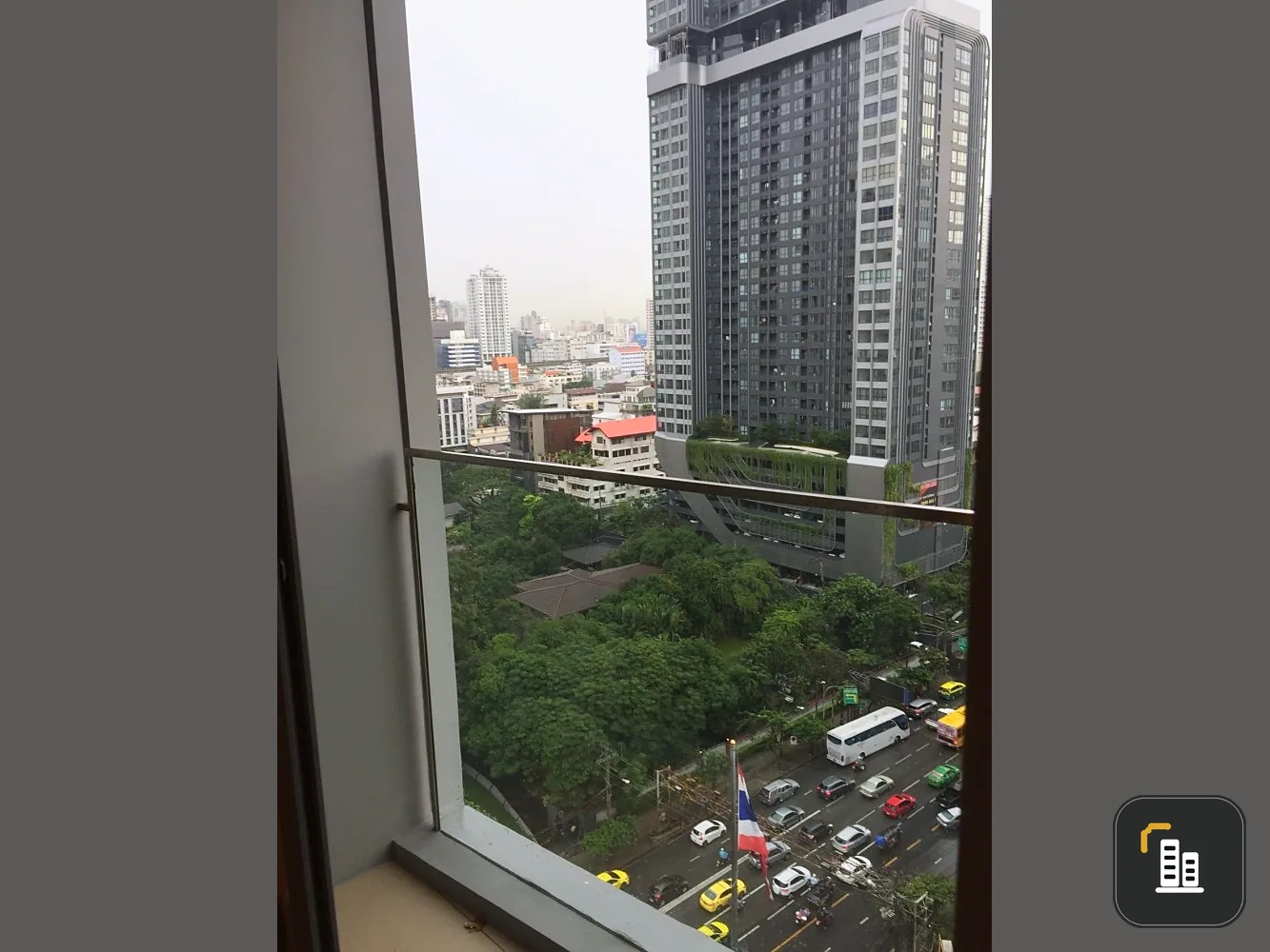 For sale: The Line Ratchathewi, empty room, good view, spacious usable area. If interested, hurry up and reserve it.