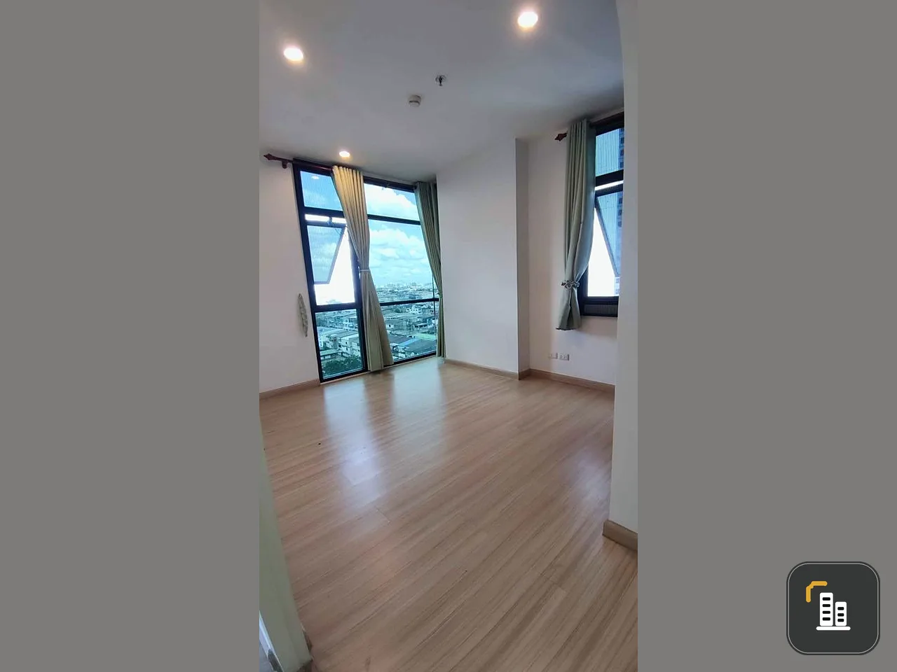 For sale Bangkok Horizon P48, 11th floor, open and airy view, spacious room with plenty of usable space. Don't postpone booking now.