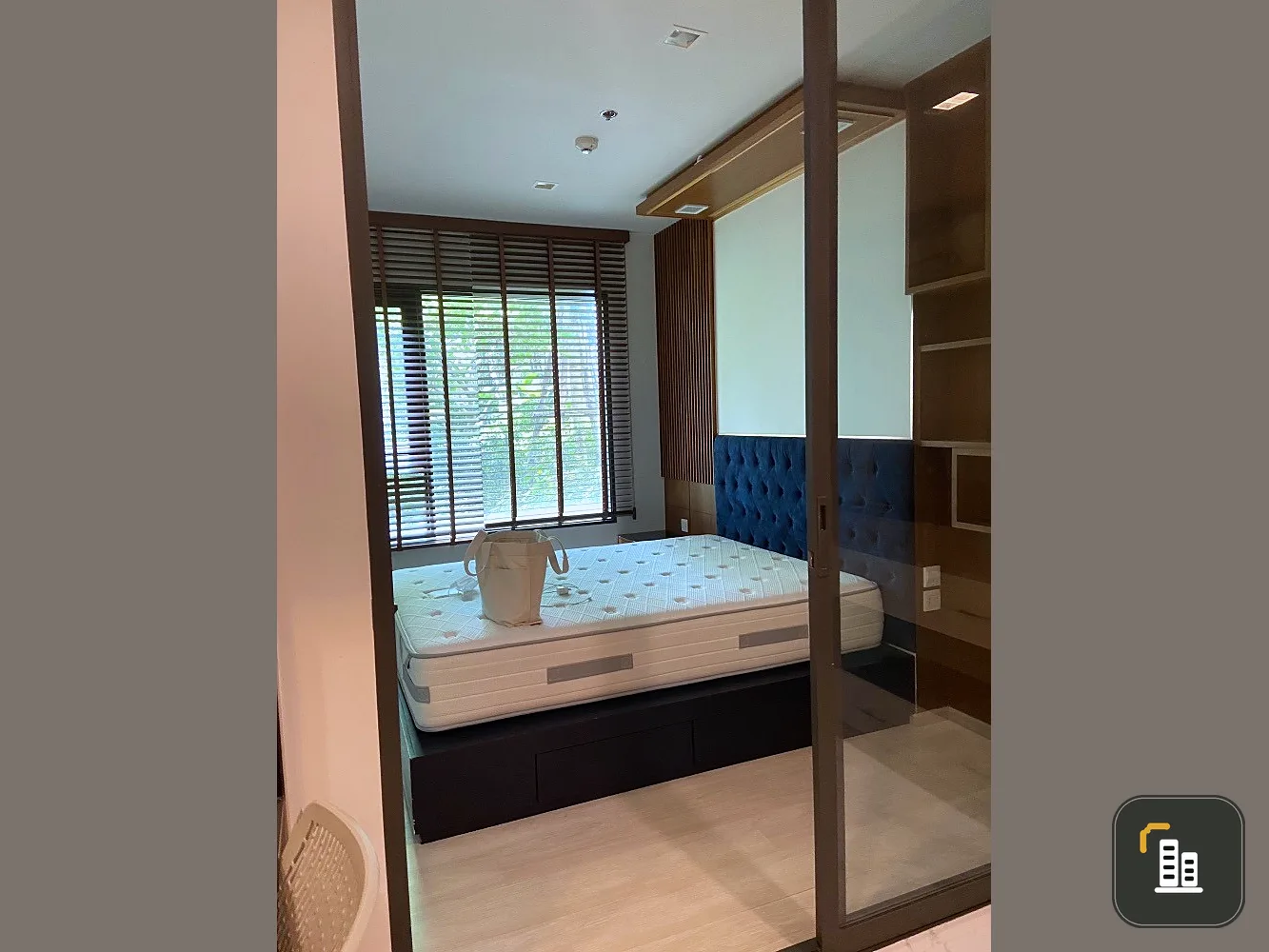 For sale: Life One Wireless, 10th floor, 1 bedroom plus room, ready to move in, fully built in. If interested, hurry and reserve now.