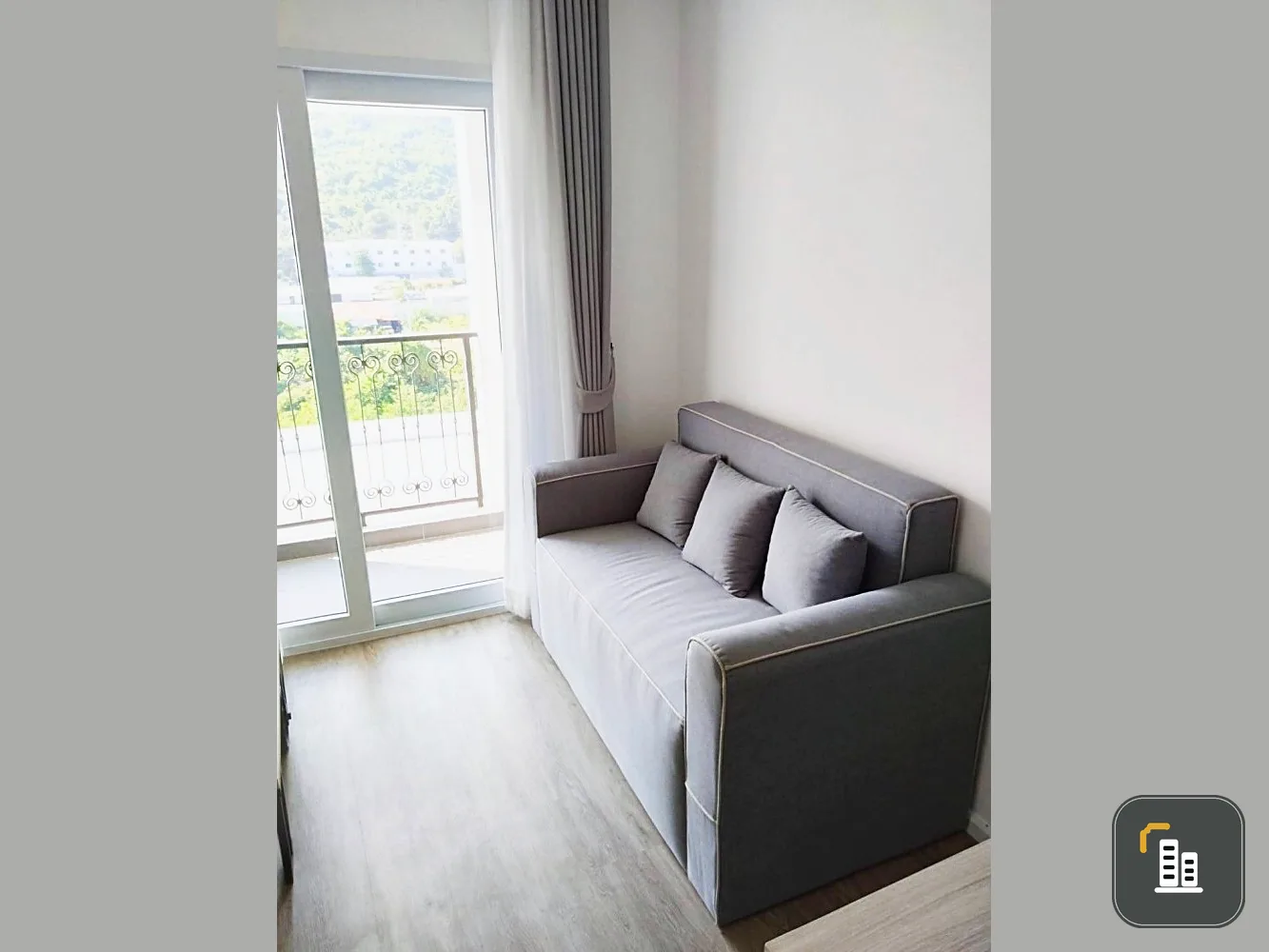 For sale/rent Chambery Sriracha-Laemchabang Large closet, filled with stuff. Room decorated in minimalist style. Book now.