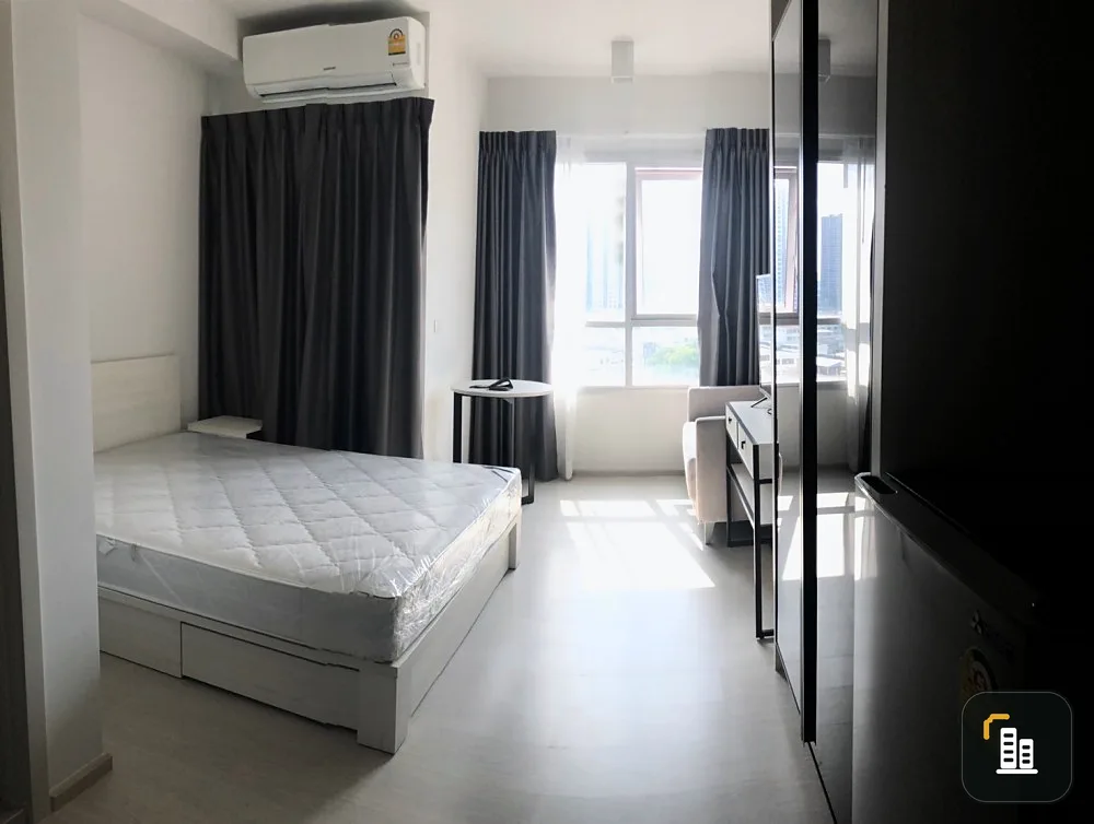 For sale: Chapter One Shine Bang Pho, 11th floor, great swimming pool view, STUDIO room, fully furnished, move in quickly.