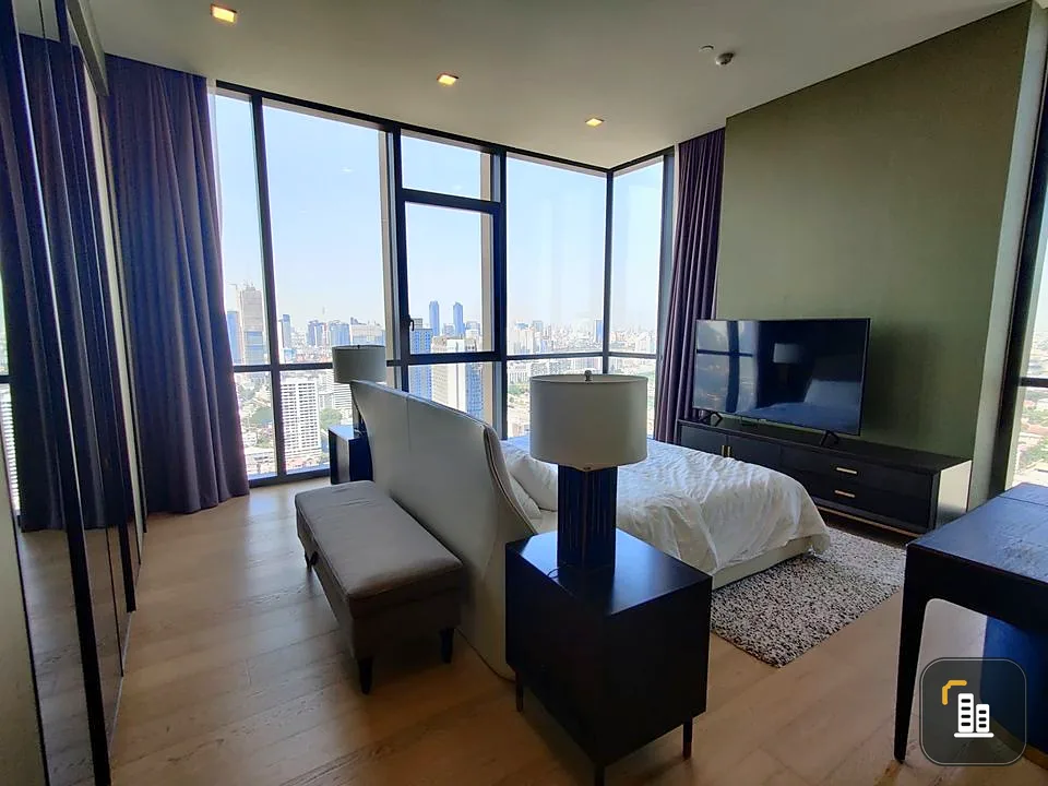 Condo for rent, The Monument Thonglor, decorated with luxurious built-ins. French style, inviting, suitable for relaxing.