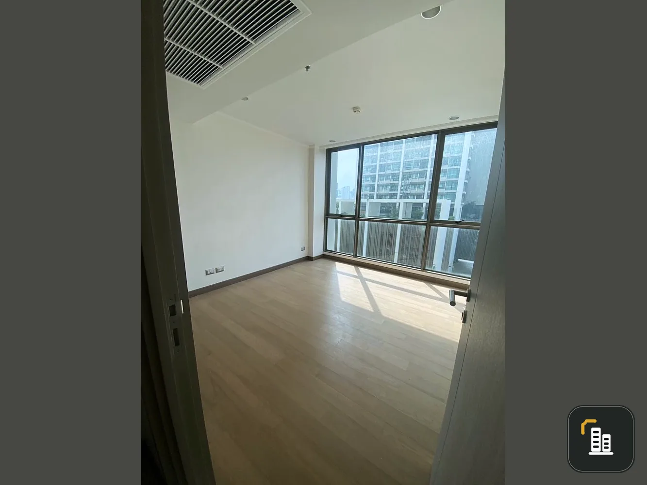 For sale: Supalai Oriental Sukhumvit 39, 7th floor, spacious room, airy, nice to live in. If interested, hurry and reserve now before you miss out.