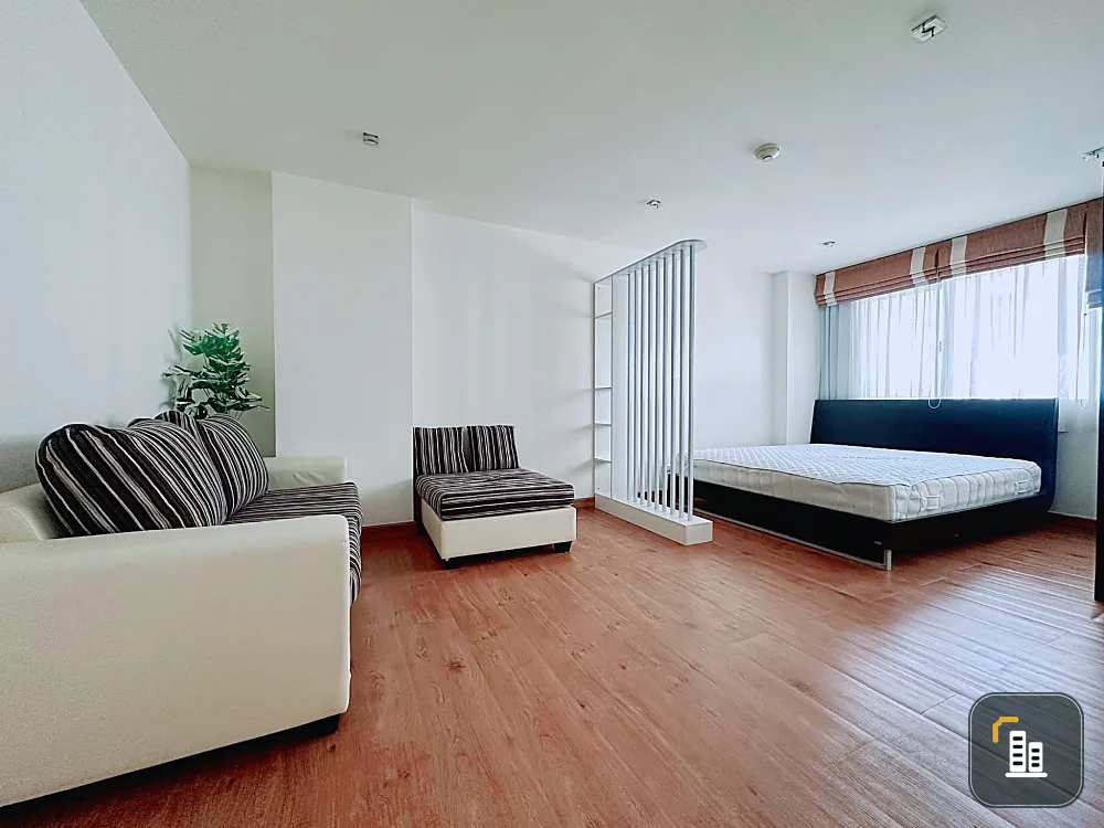 For rent ONE Lat Phrao 18, 7th floor, STUDIO room, fully furnished. The sofa is extremely comfortable. Don't miss it.