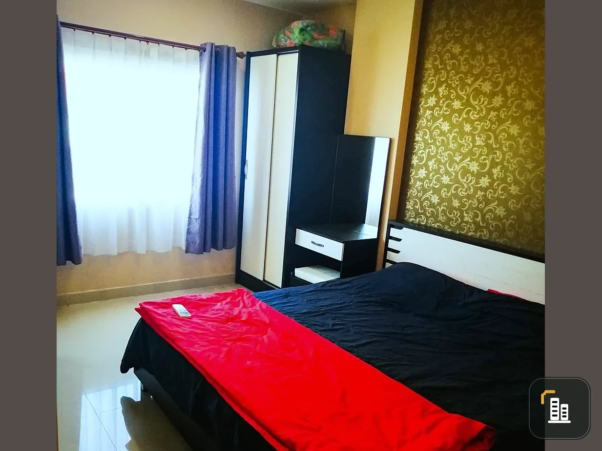 For sale CC Condominium 2 (Central Pattaya), corner room, quiet, complete set of furniture. Complete electrical appliances, don't miss it.