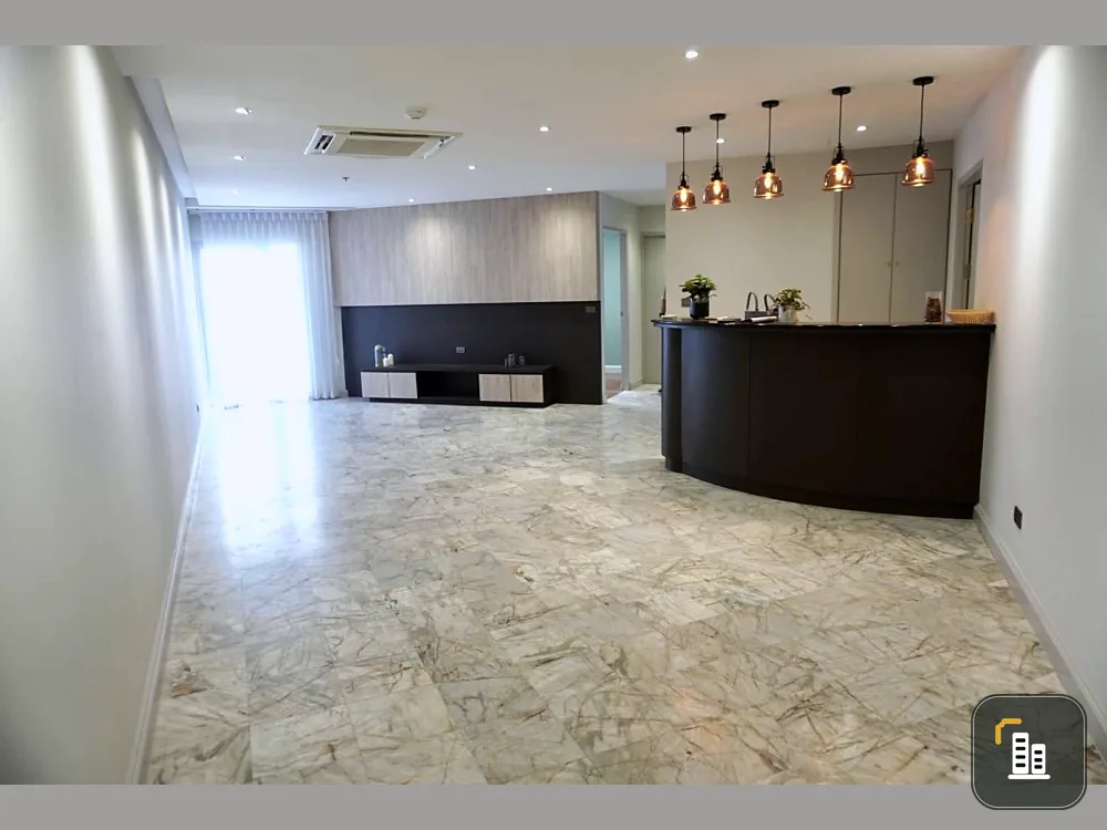 Condo for sale, Witthayu Complex, 32nd floor, very beautiful city view. The room is very spacious. Divided into livable proportions. Hurry and reserve