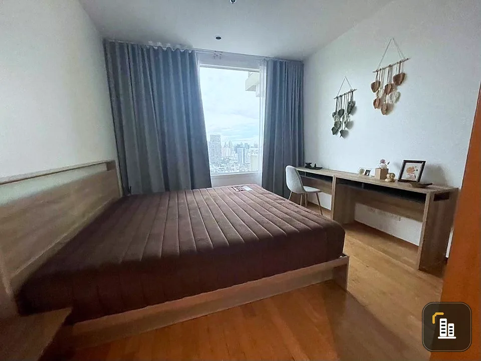 For rent: Empire Place Sathorn - Narathiwat, spacious room, 2 bedrooms, high floor, beautiful view. Don't just look, hurry and reserve now.