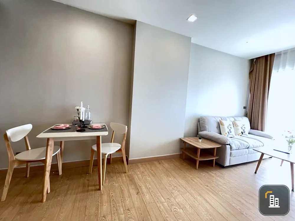 Condo for rent: Infinity One, decorated with built-ins, high floor, lots of usable space. Suitable for ultimate relaxation.
