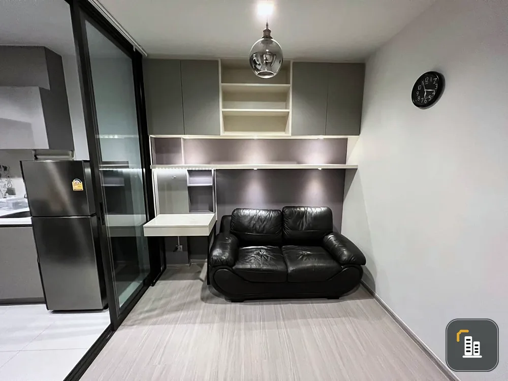 Condo for rent, Life Asoke-Rama 9, 31st floor, city view, north direction, room decorated comfortably to the eye, nice to live in. If you don't reserv