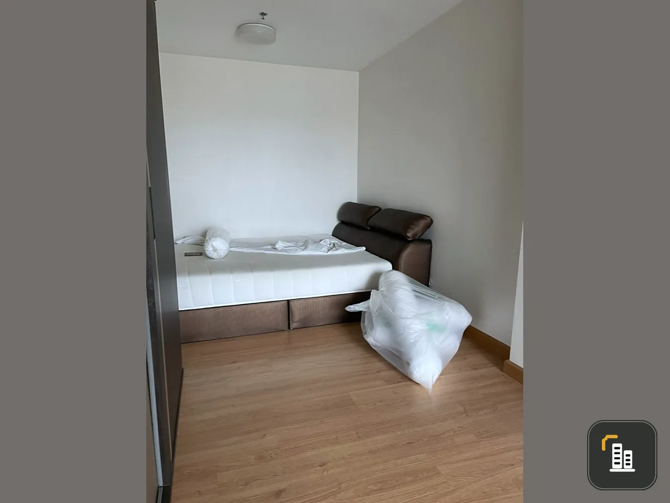 Supalai Loft Chaengwattana for sale, large, soft bed, comfortable sleep, very spacious room. If you don't reserve, you'll miss a lot.