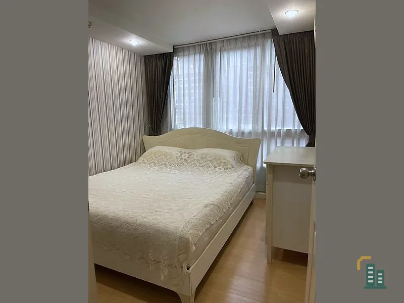 For sale: Zenith Place Sukhumvit 42, spacious room, good wallpaper, very livable. Reserve first and get in first.