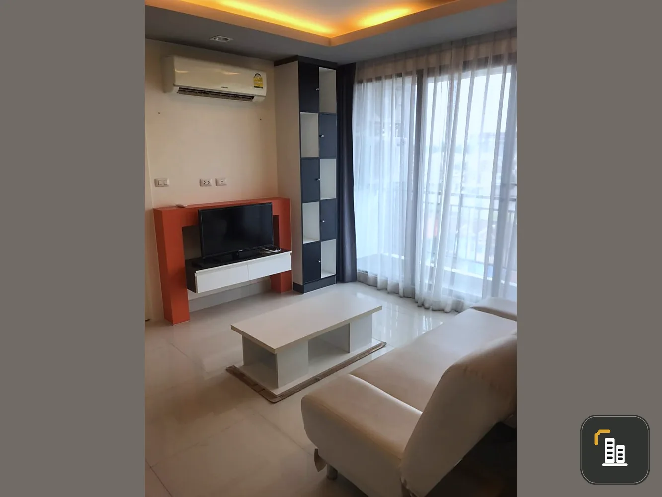 Selling The Time, 5th floor, corner room, private, well decorated, low price, easy on the wallet, hurry up, urgent.
