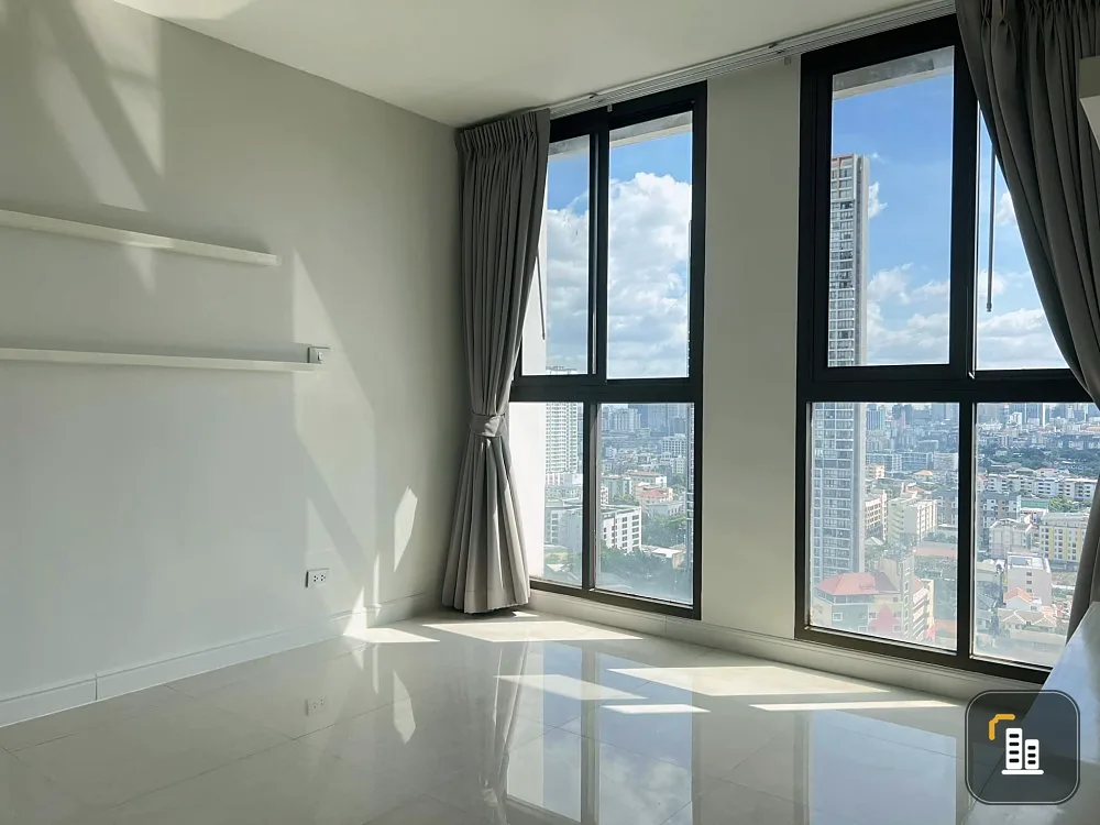 For sale: Ideo Lat Phrao 5, 24th floor, good view, nice to live in, spacious room, clean and comfortable. Don't just look and reserve now.