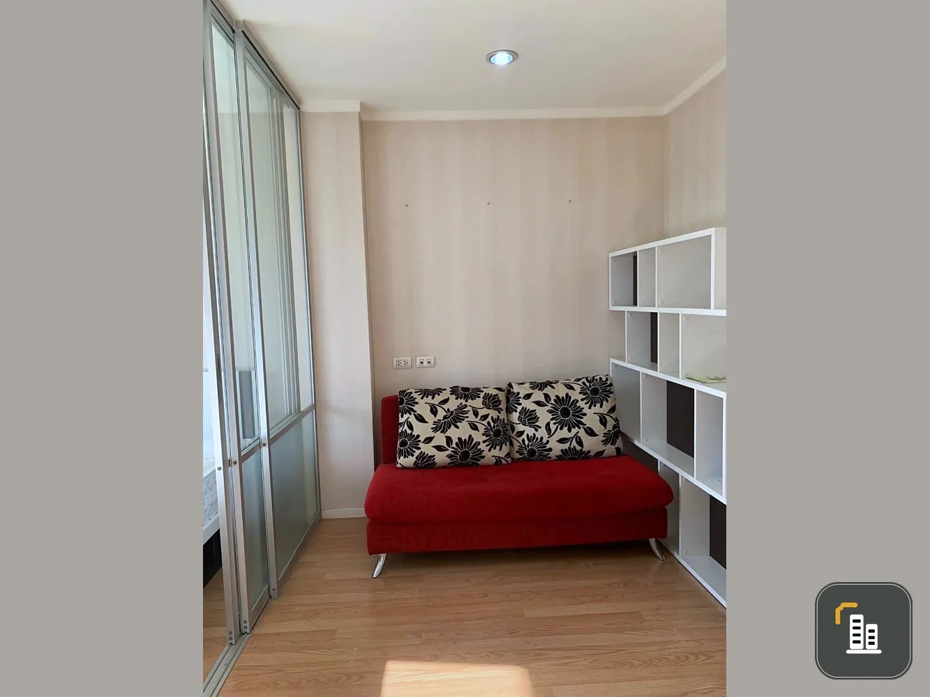 Condo for sale, Lumpini Ville Prachachuen-Phong Phet 2, decorated with wallpaper, Building B, 5th floor. If you're slow, you'll miss it.