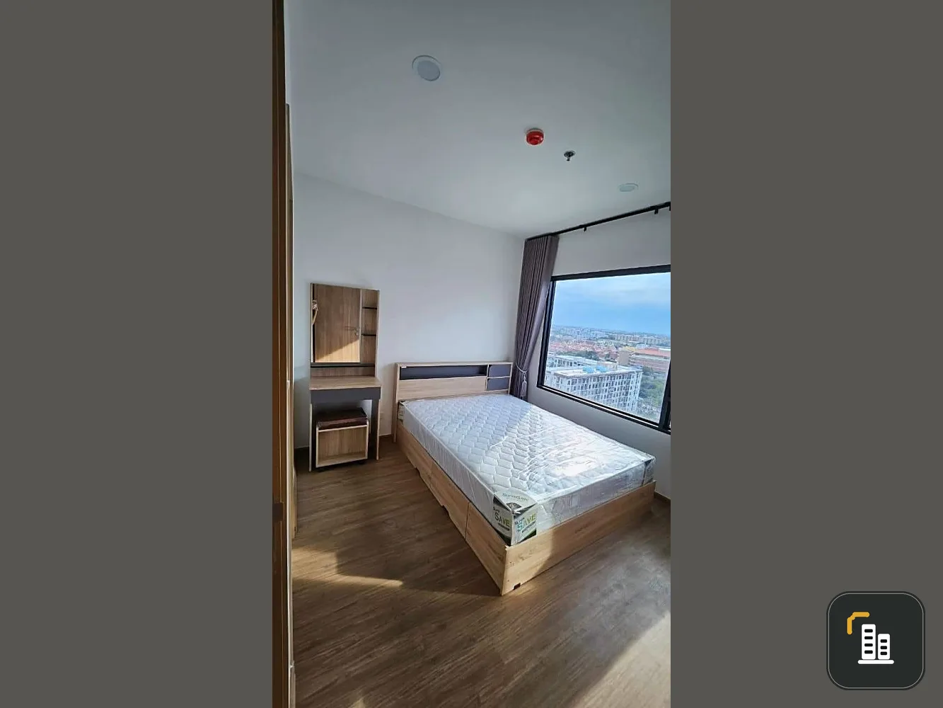 For rent, The Live In Phetkasem 37, Floor 12A, great view, good furniture. You can just come in and stay.