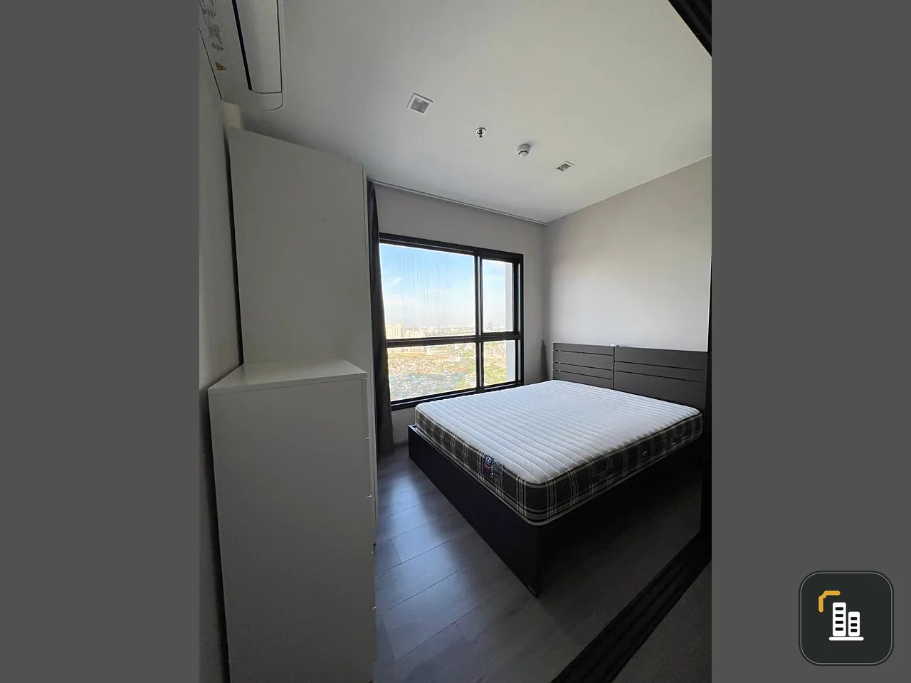 Condo for sale: The Politan Rive, 35th floor, balcony facing north, river view, best price, if you miss it you will regret it.
