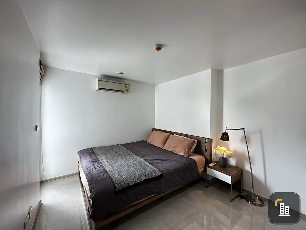 Condo for sale: Focus On Saladaeng, large spacious room. Premium grade furniture Complete electrical appliances. Book now.