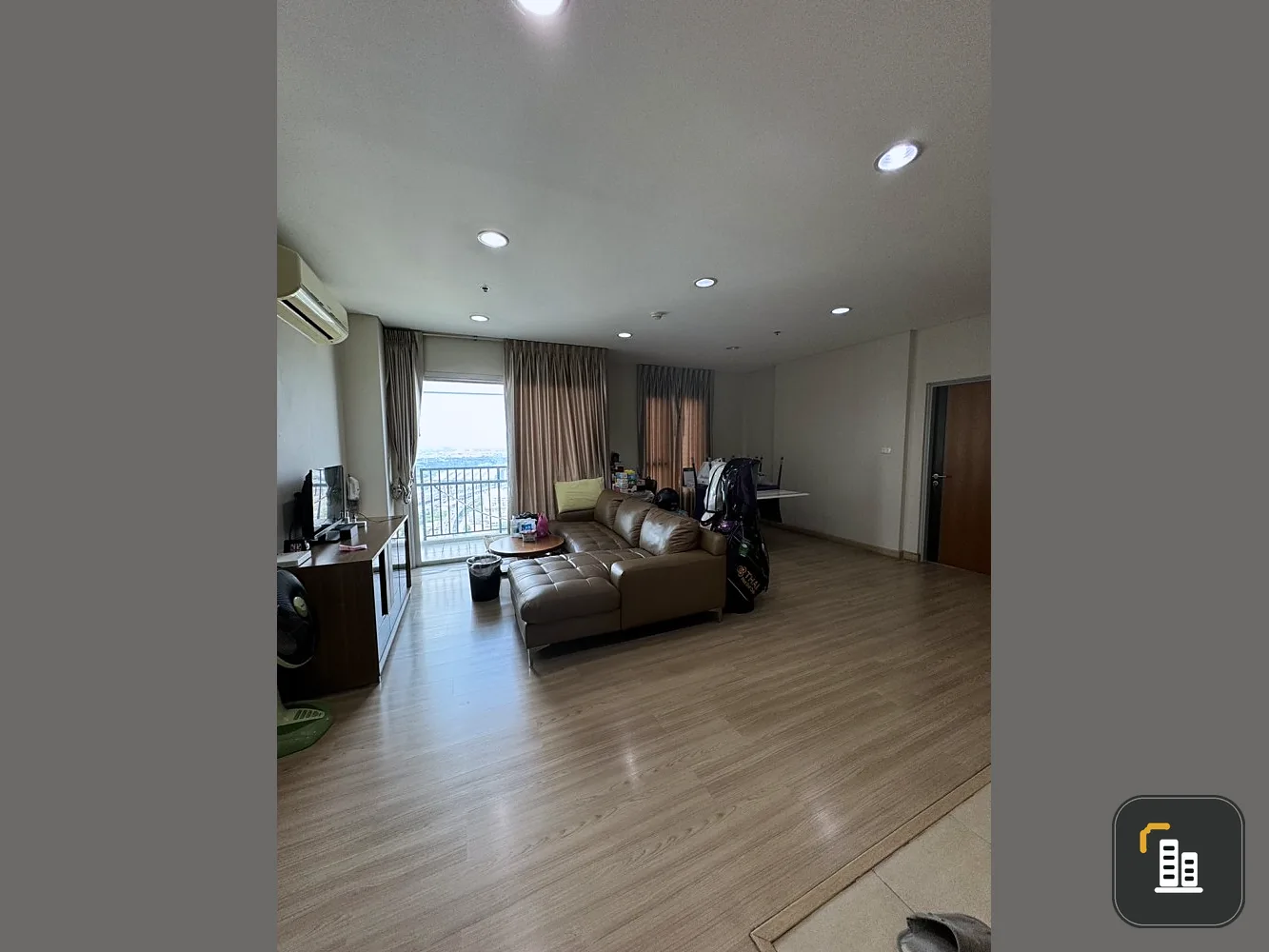 Condo for sale, Intro Phahon Yothin-Pradipat, high floor, view of Bang Sue Station. Lots of usable space Don't delay.