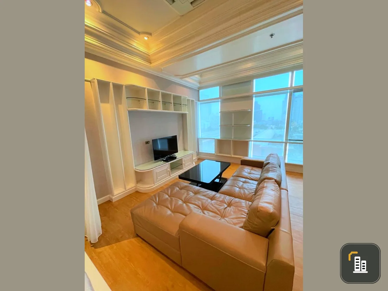 Baan Chao Phraya for sale, spacious room, full built-ins, very livable, big sofa, very nice to sit on. Make a reservation and you won't be disappointe