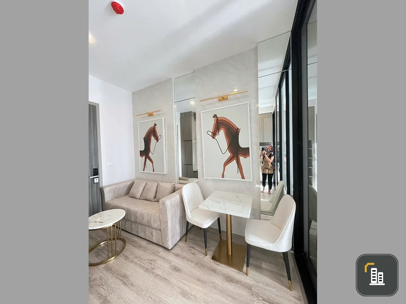 Condo for rent, Knightsbridge Prime On Nut, decorated with built-ins throughout the room. The view of the Chao Phraya River is very nice. Don't miss i