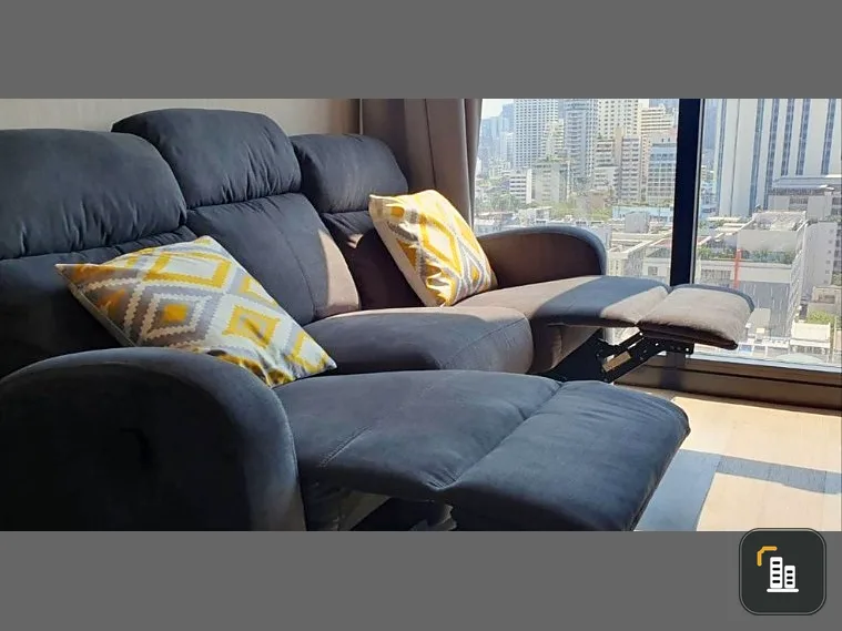 Condo for sale, Ashton Asoke, nice bed, nice sofa to sit on, very good, ready, must hurry to own it.
