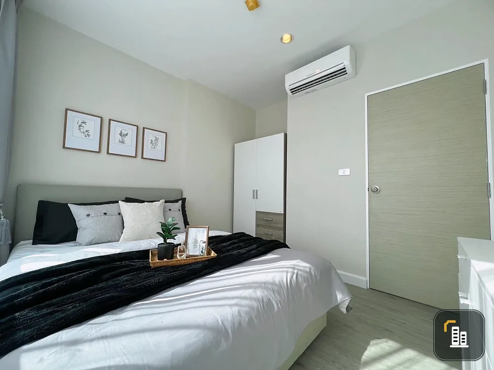 For rent, The Sky Sukhumvit 103, white tone room, comfortable to the eye, comfortable price, hurry up and reserve now, don't wait.