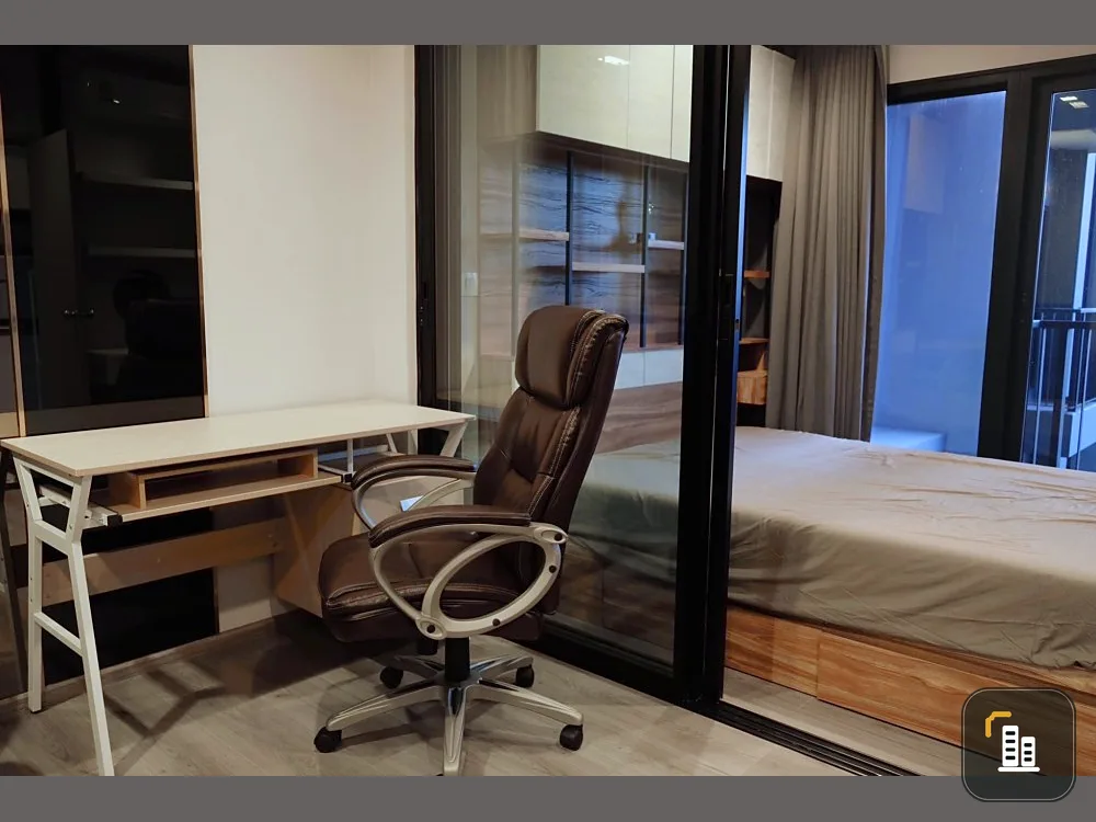 For rent: Politan Rive, 48th floor, separated room. Complete with good Buit-In furniture, don't miss it.