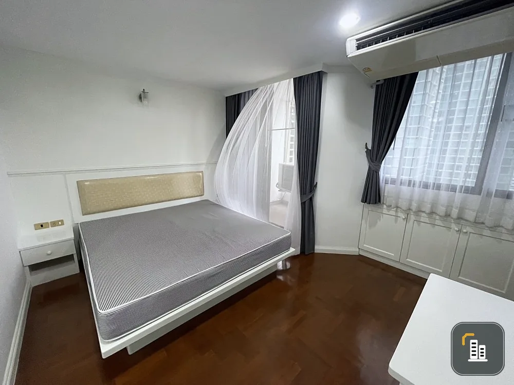 Condo for rent, Supalai Place, Sukhumvit 39, just come and move in, good location, very convenient to travel.