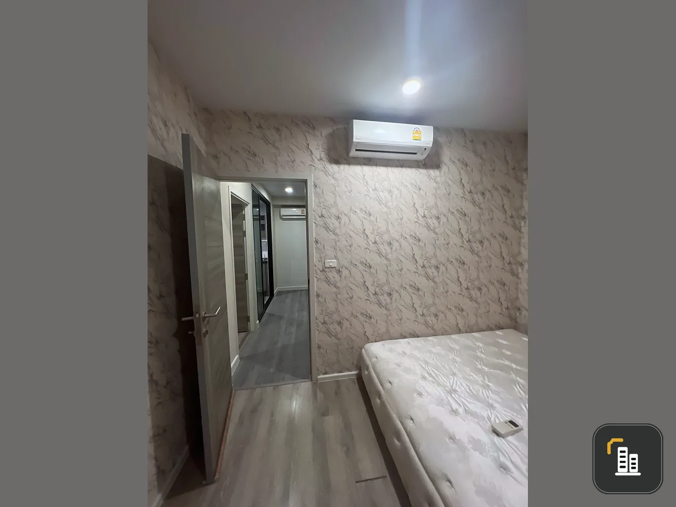Condo for rent, Notting Hill, Sukhumvit 105, decorated with wallpaper, Building B, 8th floor, reserve first, get in first.