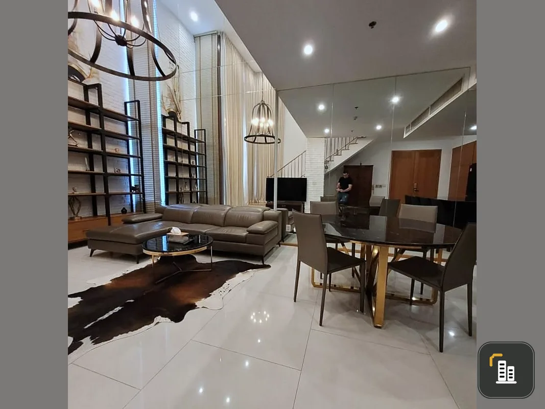 For rent: The Emporio Place, duplex room. Luxurious built-in decoration Lots of usable space If you miss it, you'll regret it.