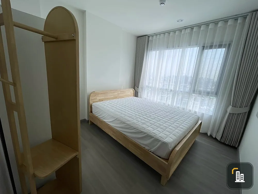 For rent: The President Charan-Yaek Fai Chai Station, big screen TV, watch movies to your heart's content, thick, soft sofa, comfortable to sit on. Bo