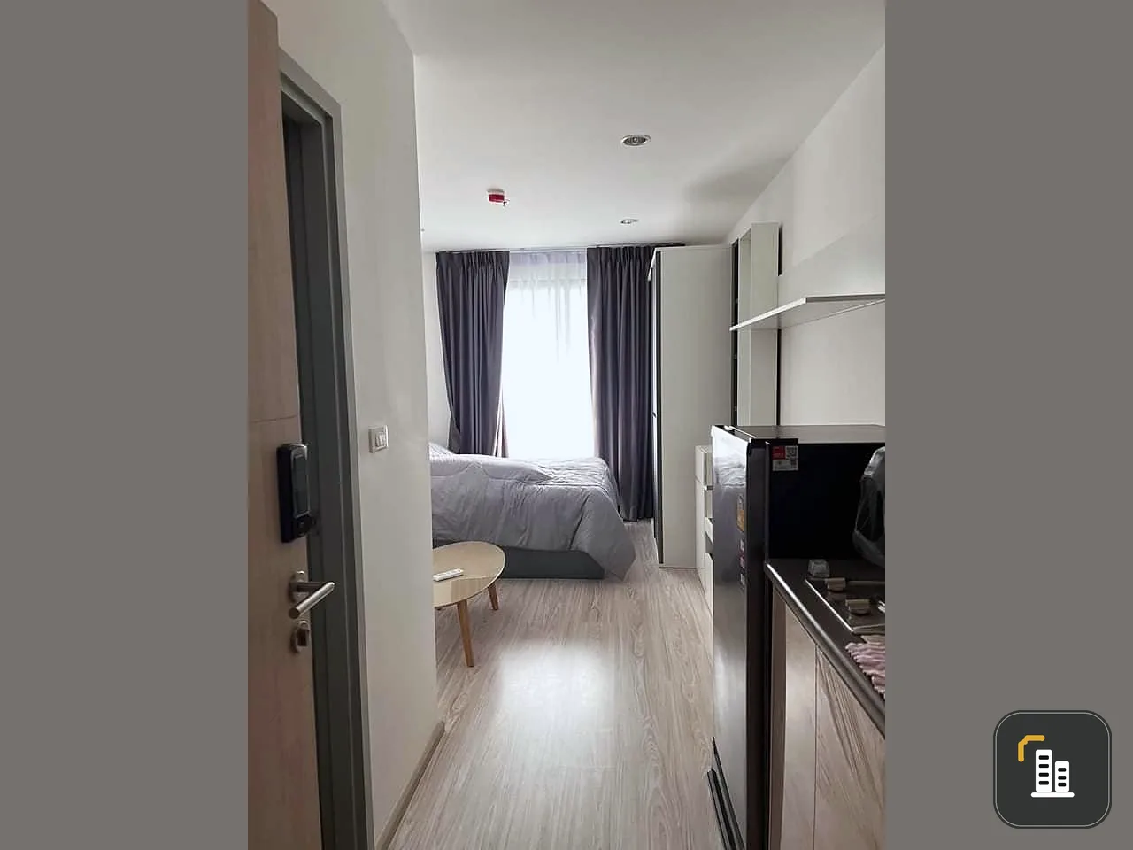 For sale Ideo Mobi Wong Sawang Interchange, STUDIO room, fully decorated. It's good to live in yourself, it's worth renting out. Book now.
