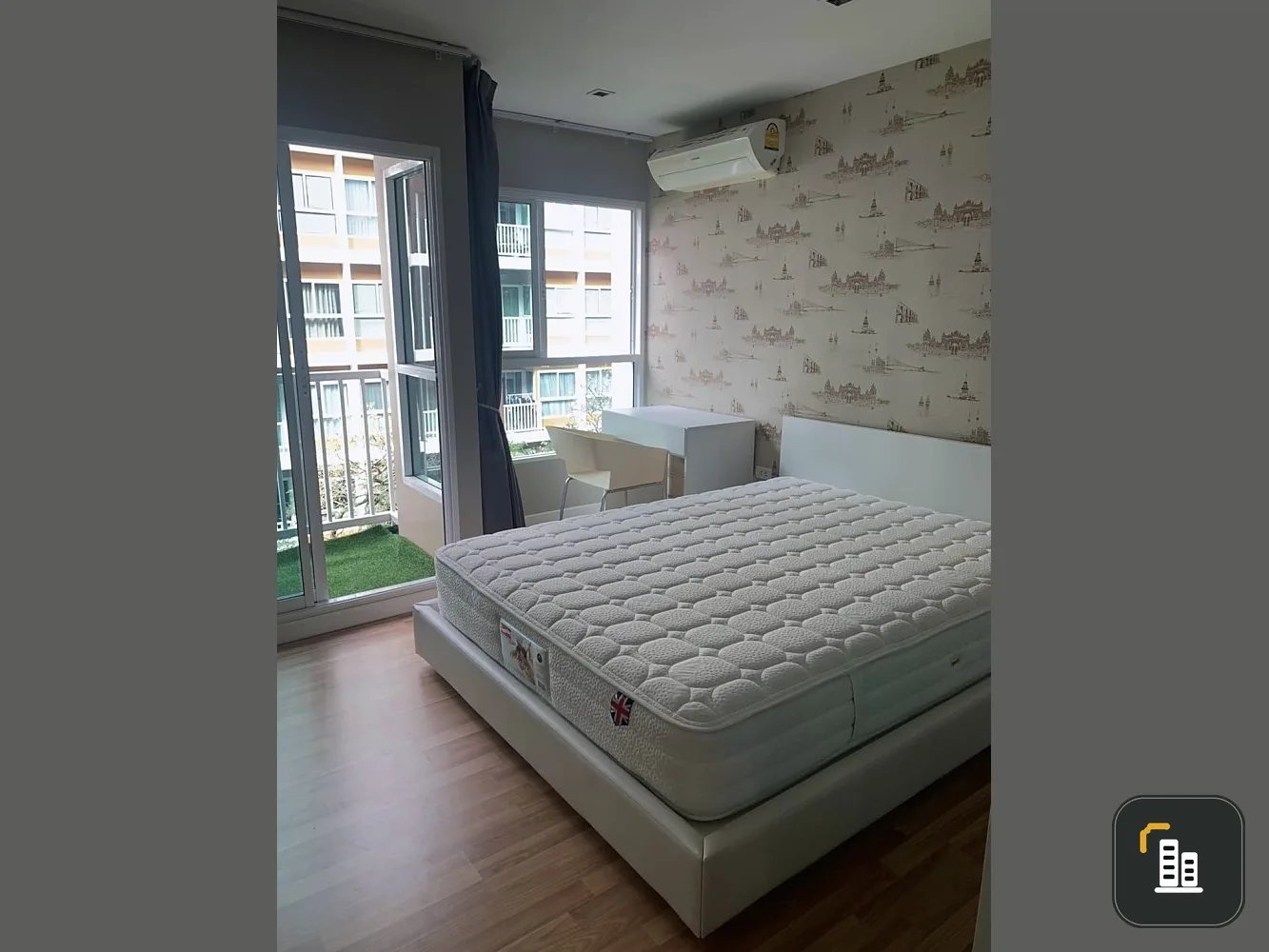 For rent, V Condo, garden view, room with good wallpaper, very livable. Book and you won't be disappointed for sure.