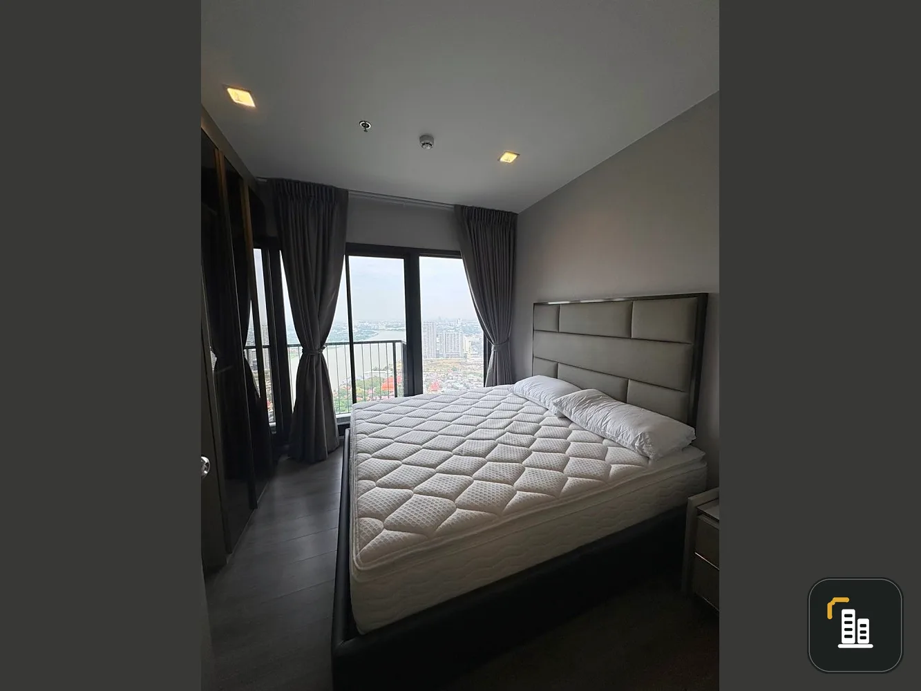 Condo for sale Politan Aqua, 42nd floor, panoramic river view. Decorated and ready to move in Hurry and become the owner here.