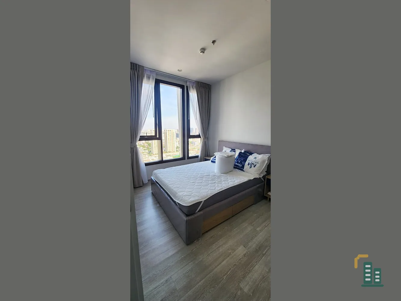 For rent: XT Ekkamai, 31st floor, very beautiful city view. Complete electrical appliances Reserve first and stay first.