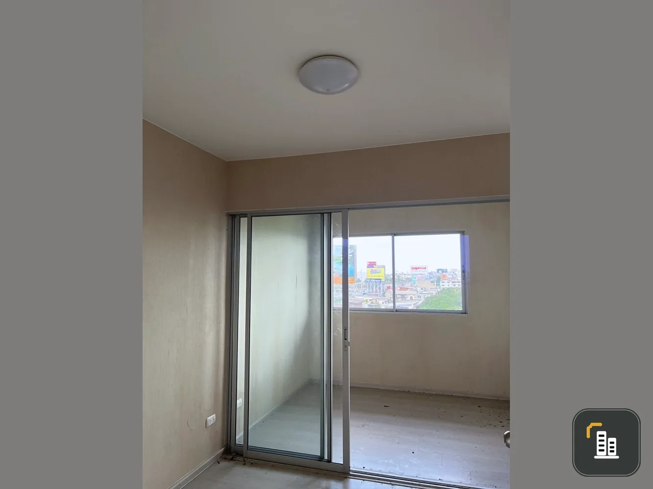 For sale: Plum Condo Park Rangsit, Phase 1, 8th floor, corner room, empty room. Hurry and reserve now. Don't miss it.