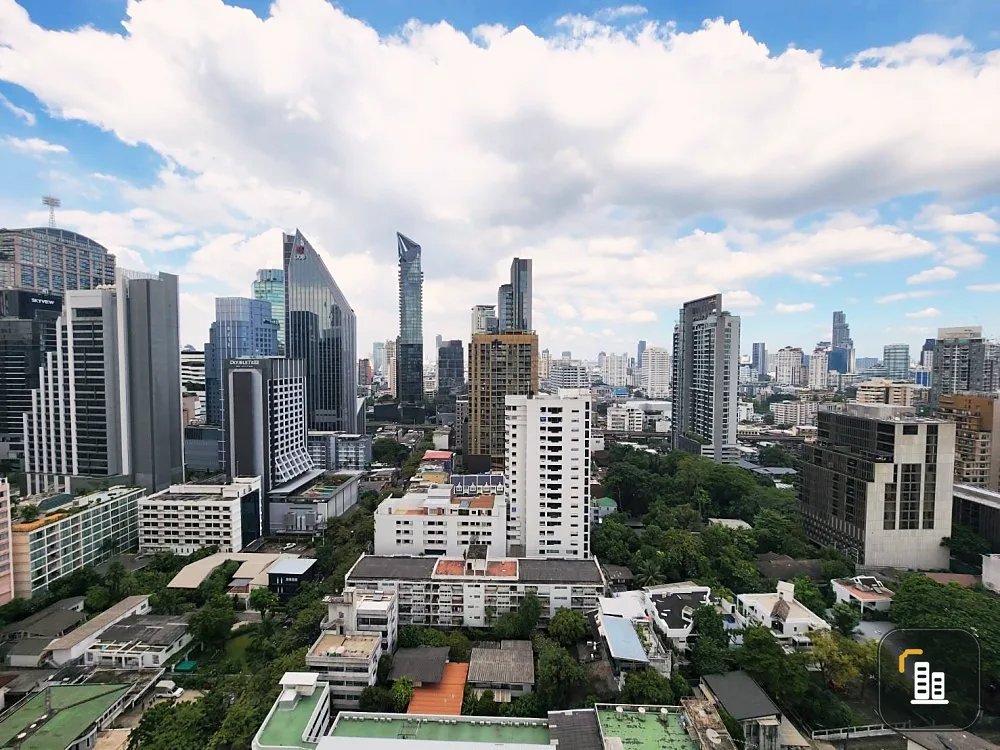For sale Kraam Sukhumvit 26, high floor, city view, very spacious room. Feels like home. Don't miss it. Book now.