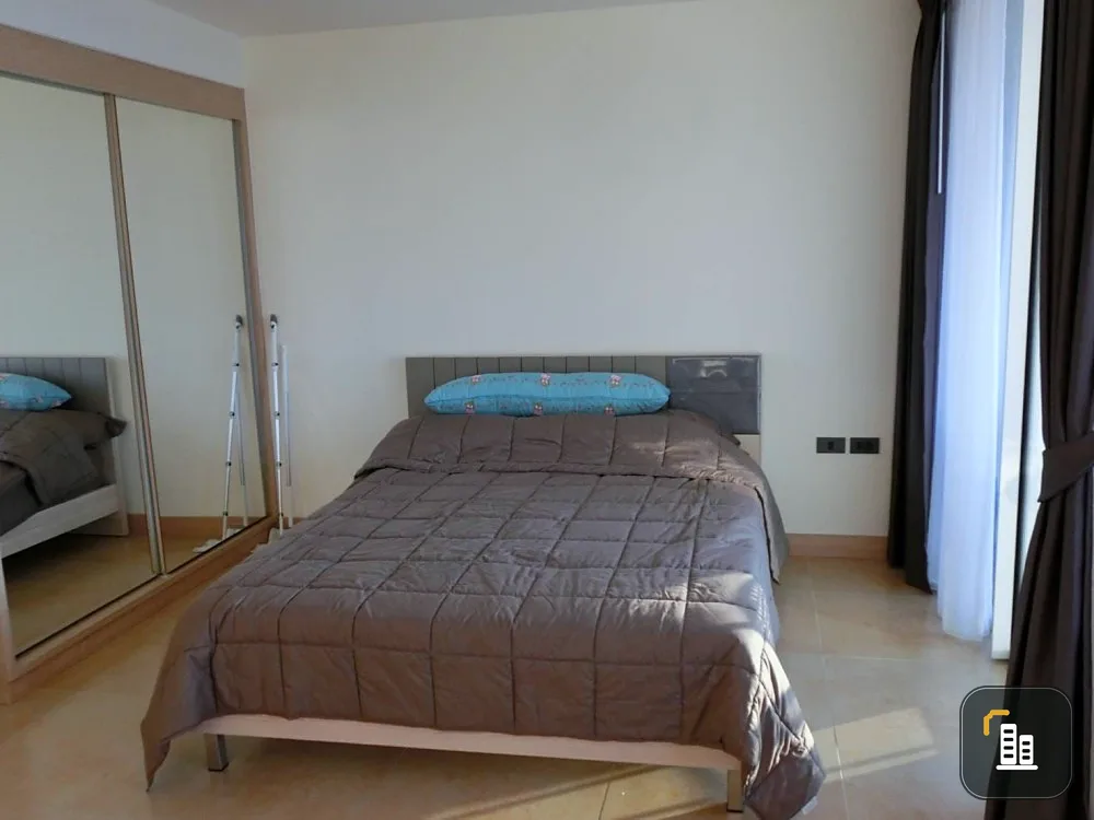 For sale: The Cliff (South Pattaya), studio room, quiet, pool and sea view. You can own it.